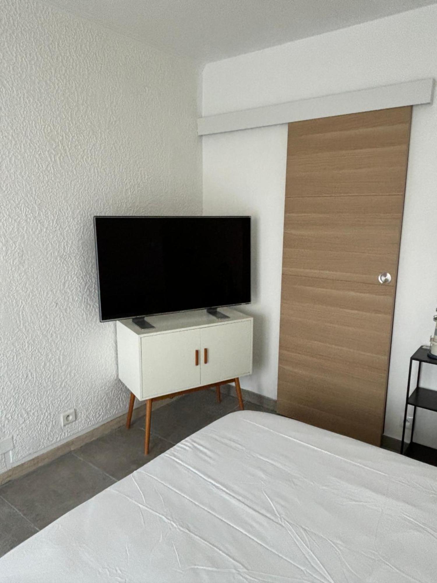 Studio Spacieux Avec Patio En Centre Ville Cavalaire-sur-Mer Ngoại thất bức ảnh